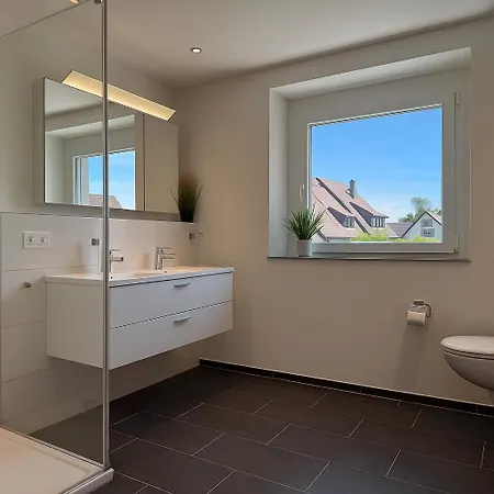 Heimatgefuehl In Direkter Seenaehe * Friedrichshafen